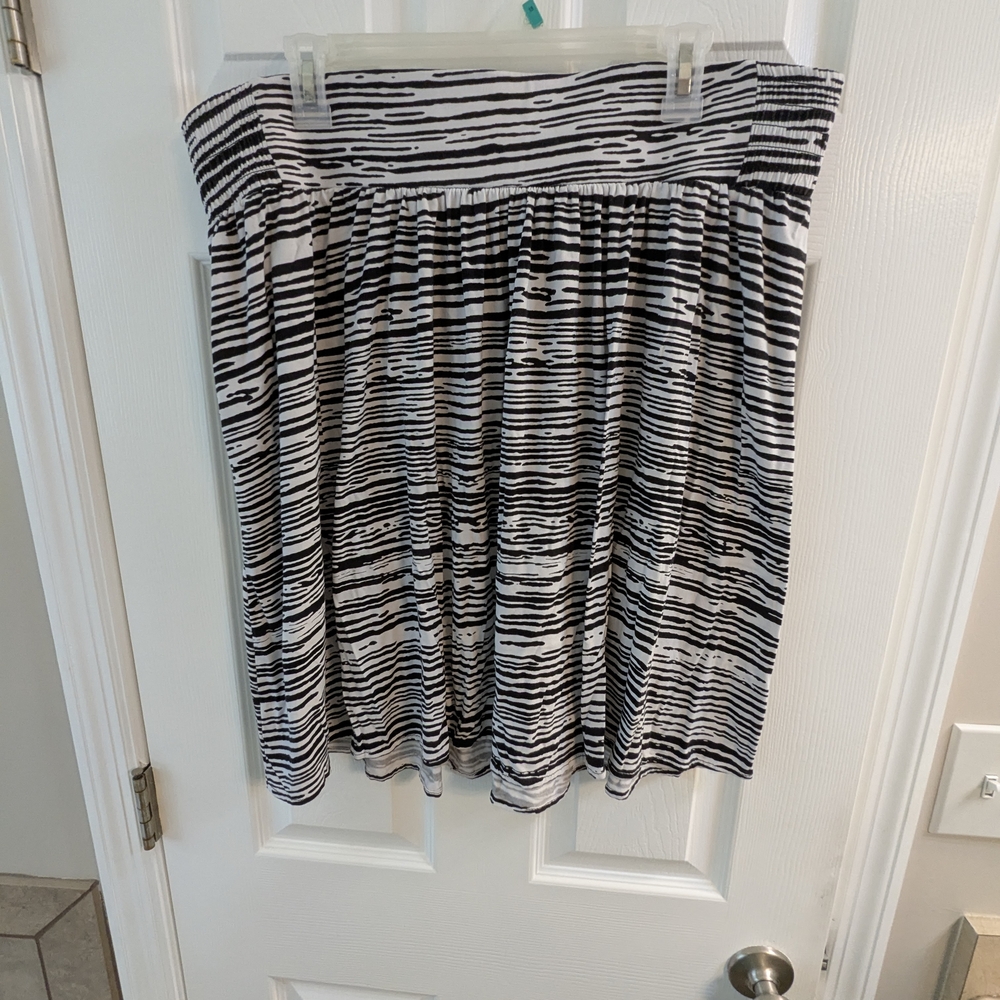Lane Bryant Black and White Skater Skirt Fit & Flare Soft Knit